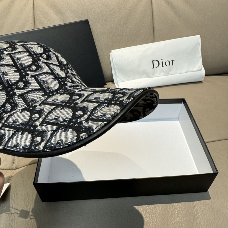 CHRISTIAN DIOR